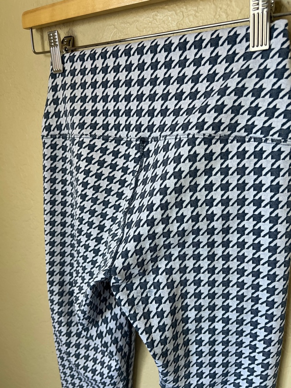 Carbon38 navy and white jacquard cropped houndstooth leggings - Picture 6 of 6